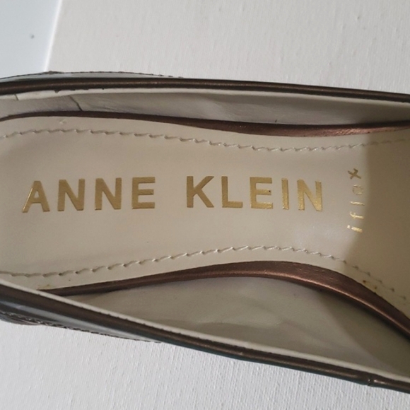 Anne Klein Fabryce Metallic Taupe Synthetic Pumps Women's Size 7M - Picture 11 of 14